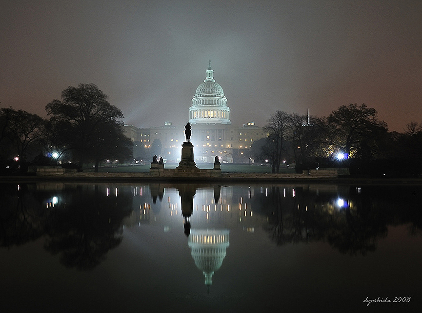 Un dia de ligera niebla en el Capitolio. Dyoshida