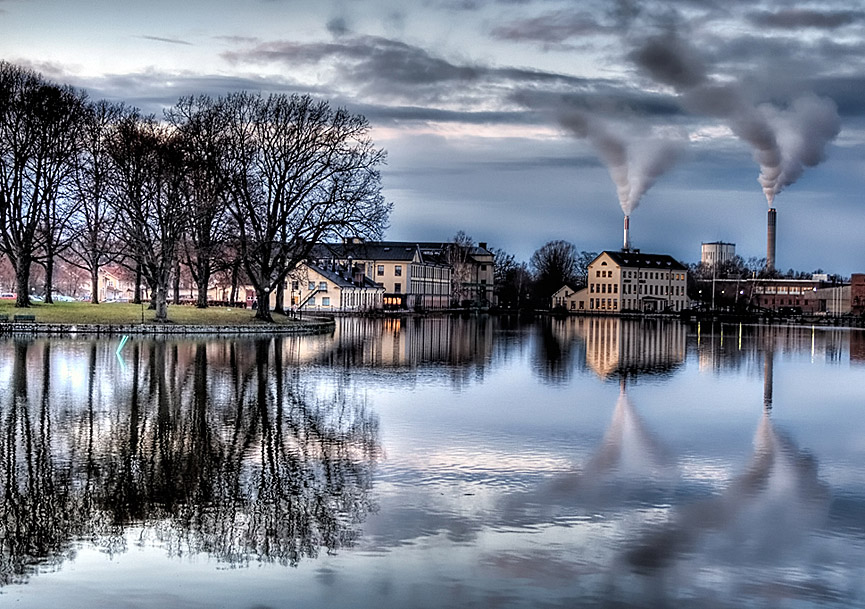 Ejes de humo en paisaje industrial, Suecia. Henrik Sundholm