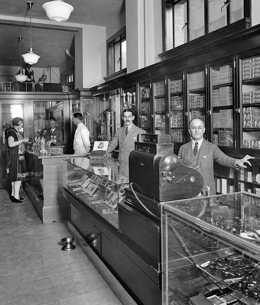 Tienda de cigarros Offterdinger. Washington, 1926. Shorpy