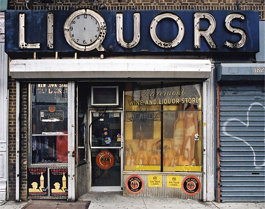 Claremont Liquors en el Bronx. James y Karla Murray
