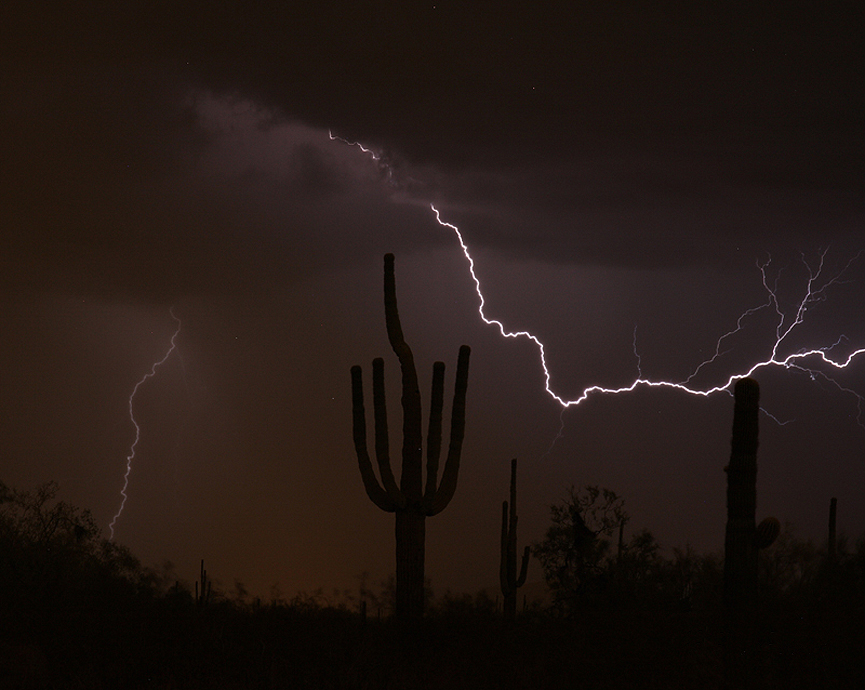 Relampago en el desierto del norte de Phoenix. James Insogna