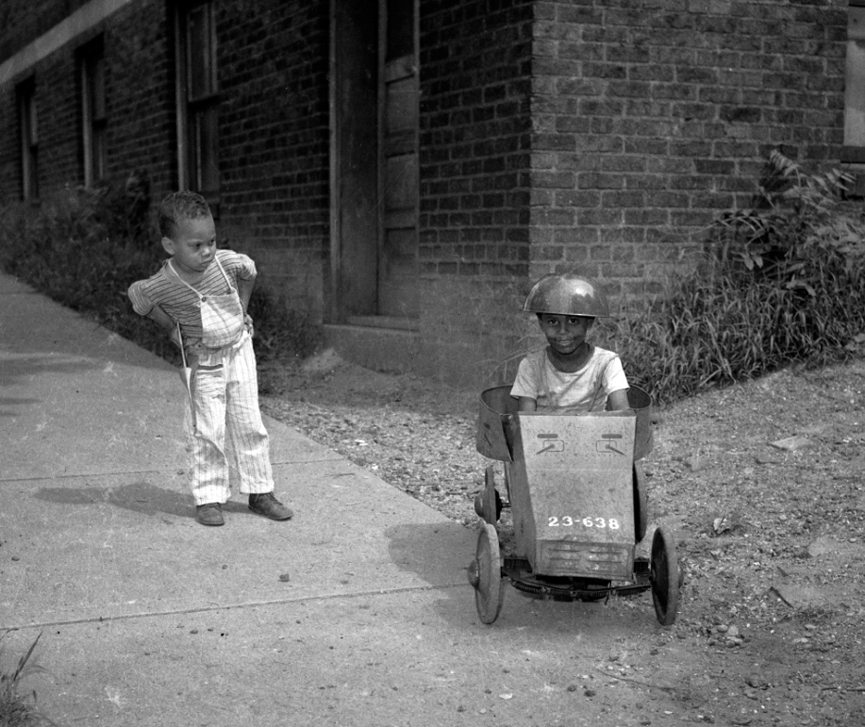 Jugando a la guerra, 1945. Charles Harris