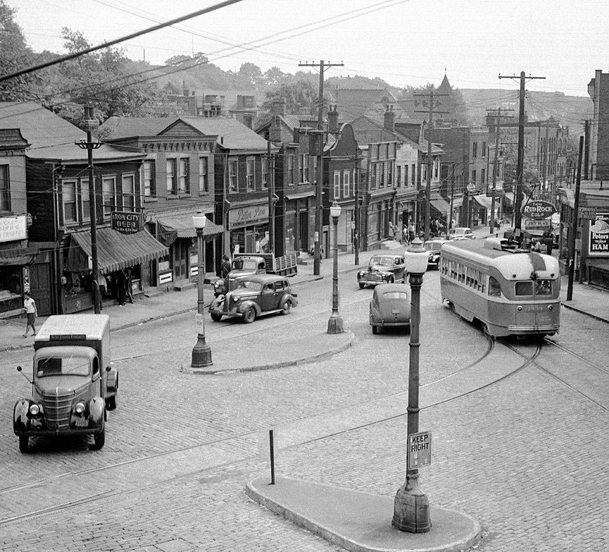 Avenida Herron con Milwaukee Street en Hill District, 1947. Charles Harris