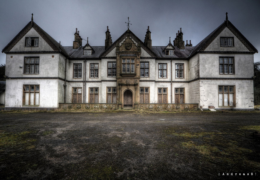 Fachada del Hospital P en Inglaterra. AndreasS