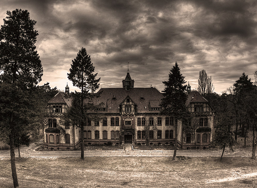 Gigantesco complejo hospitalario de Beelitz-Heilstätten. Fritz Vrielink