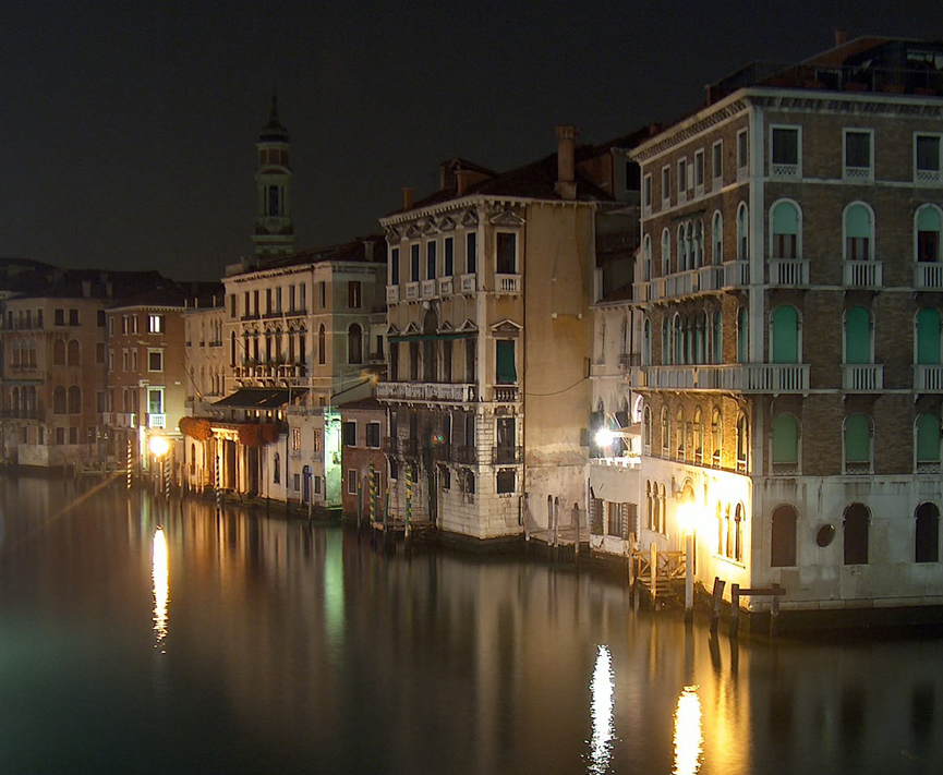 Edificios en el Gran Canal de Venecia. Gicol