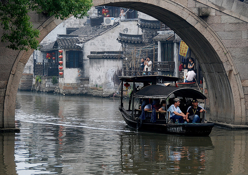 Los cursos de agua a través de la ciudad. Trent Strohm