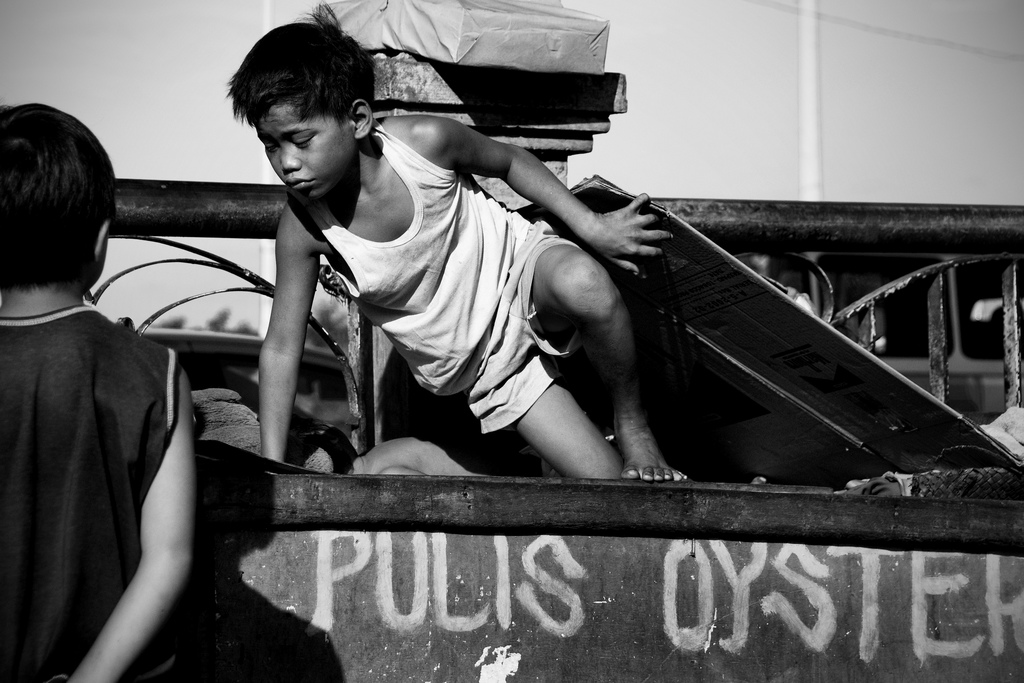 Contenedor de basura, dormitorio improvisado. Mio Cade