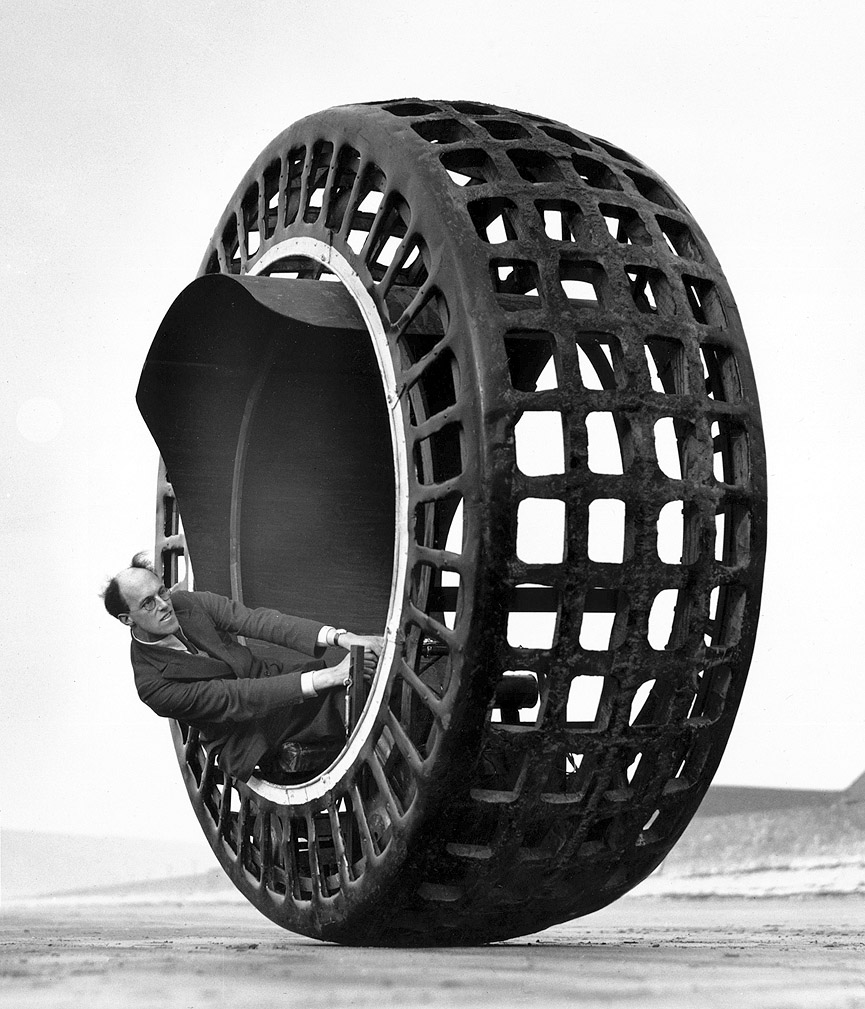 El Dynasphere en la playa de Weston Super Mare, Brean Sands. Febrero de 1932. Hulton Archive, Getty Images