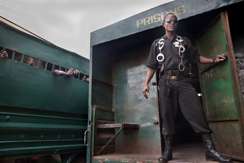 Presos conducidos a los tribunales