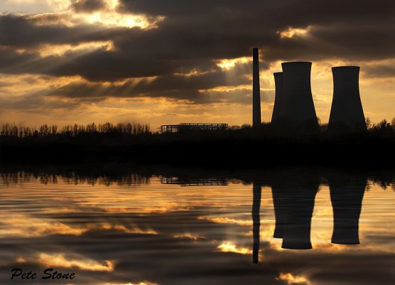 Impresionante demolición de la central eléctrica de Richborough